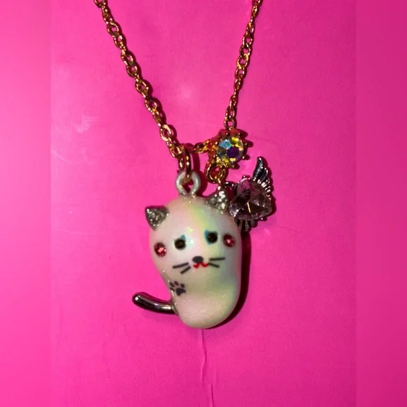 BETSEY JOHNSON SET Pearl Critters Cat Kitten Necklace & Mismatched Earrings NWT